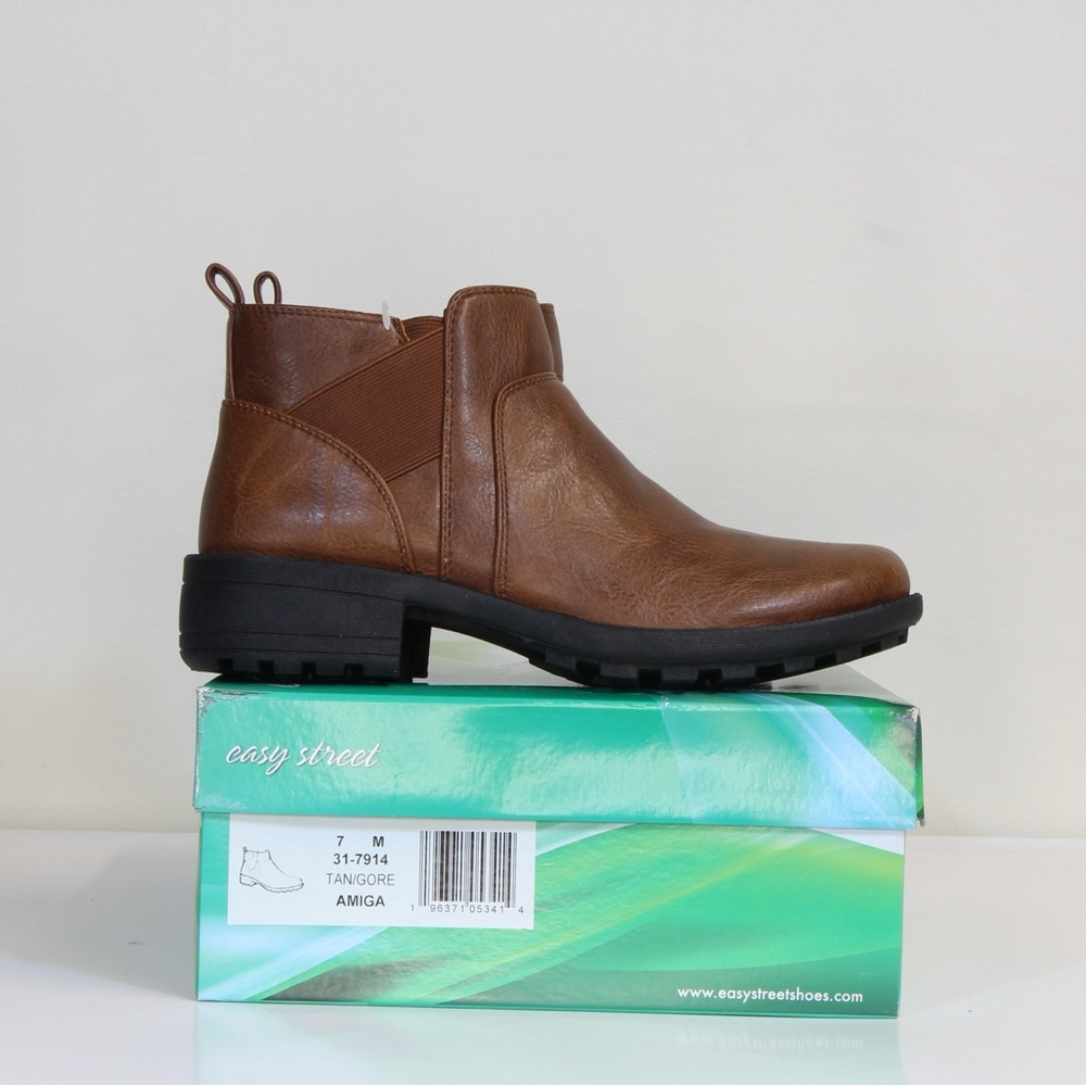 Easy Street Women's Amiga Tan Comfort Wave Ankle Lug Zipper Bootie NWT